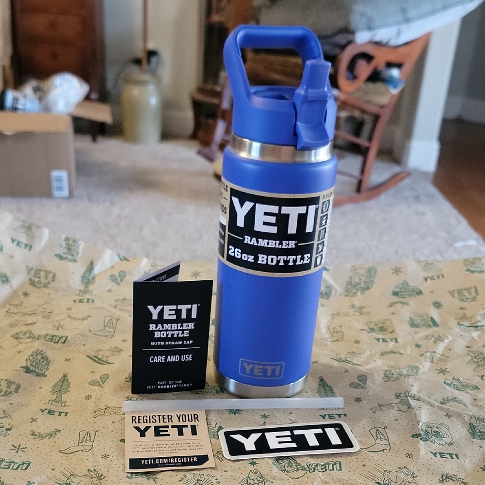 NWT Yeti Rambler 26oz Straw Bottle - Ultramarine Violet w/ Extra Straw